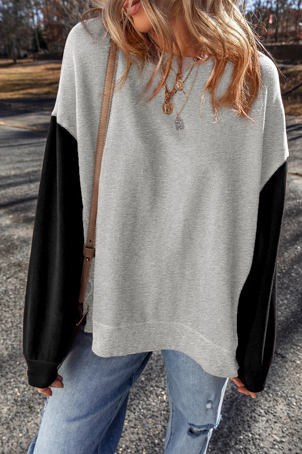 Contrast Round Neck Long Sleeve Sweatshirt.