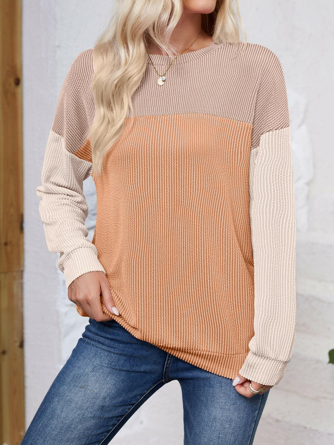 Lovelet Color Block Round Neck Long Sleeve Sweatshirt.