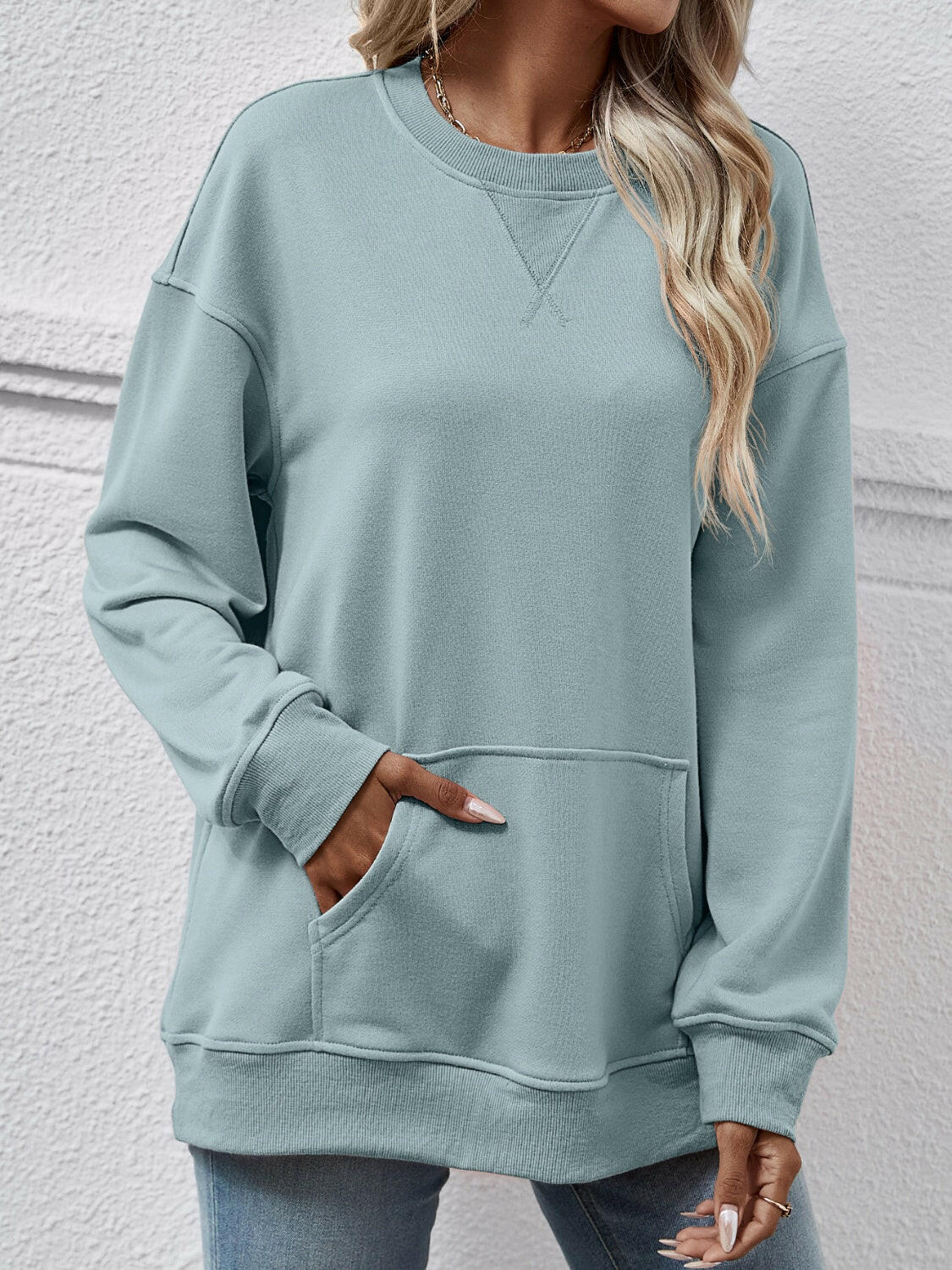 Round Neck Long Sleeve Sweatshirt.