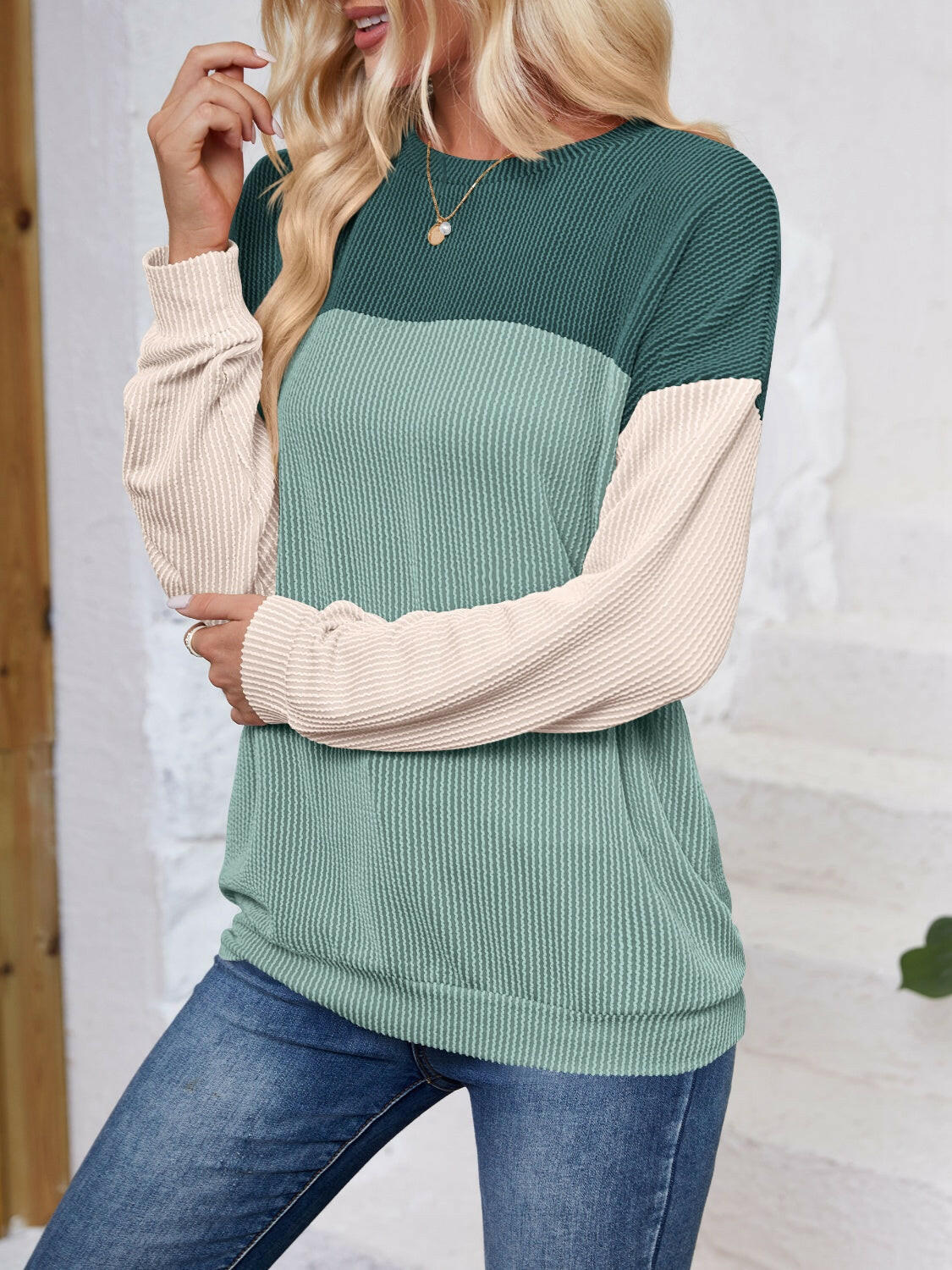 Lovelet Color Block Round Neck Long Sleeve Sweatshirt.