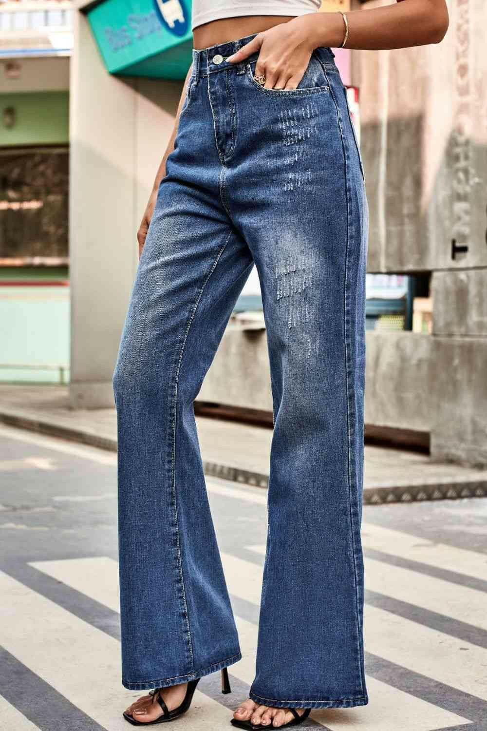 Buttoned Loose Fit Jeans with Pockets.