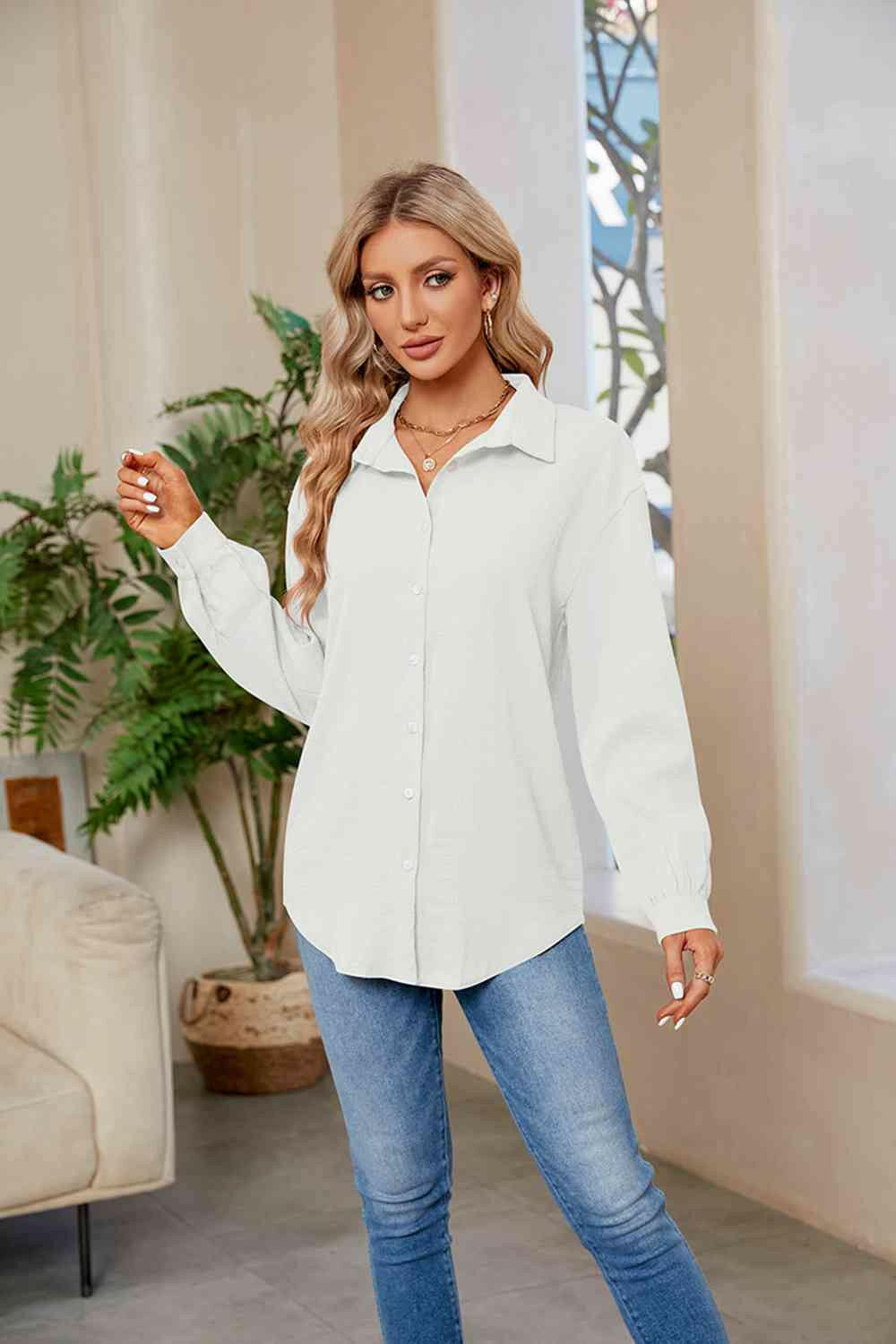 Collared Neck Buttoned Long Sleeve Shirt.