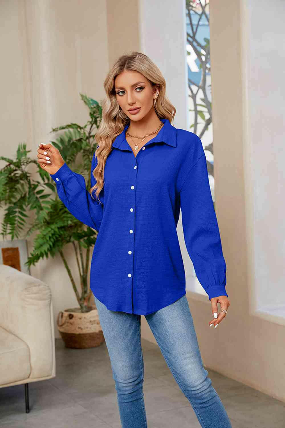 Collared Neck Buttoned Long Sleeve Shirt.